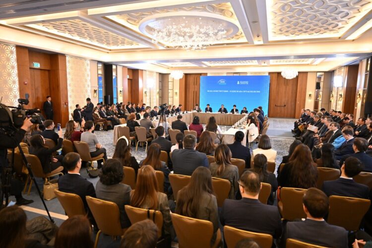 Круглый стол в Сенате: новая Конституция как путь к Справедливому Казахстану