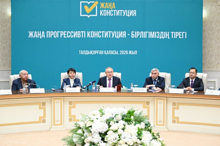 Аким области Жетісу обсудил с общественностью проект новой Конституции