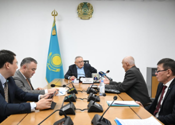 Аким области Жетісу провел личный прием граждан