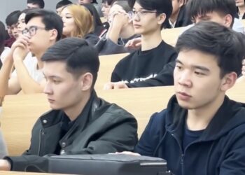 Студентам Жетісу рассказали о рисках вовлечения в наркопреступления через соцсети