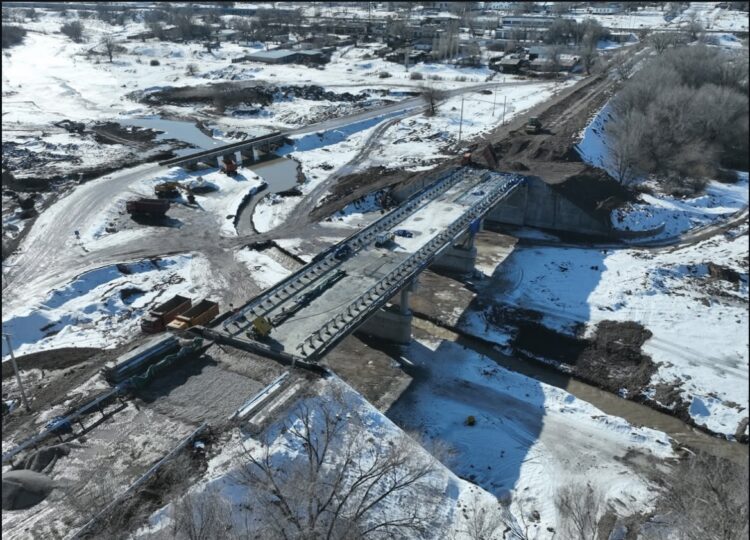 В Айнабулаке завершается реконструкция въездного моста