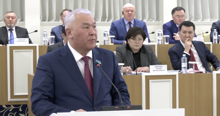 Мурат Абенов разъяснил изменения в части международных договоров в новой Конституции