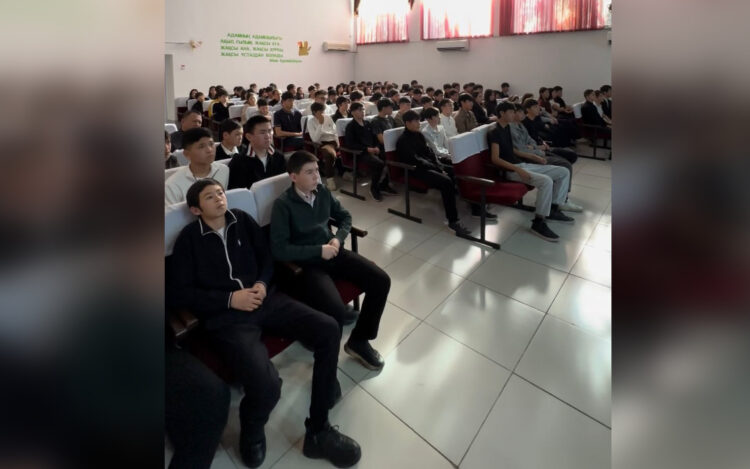 Более 15 тысяч студентов участвовали в открытом судебном заседании в Жетісу