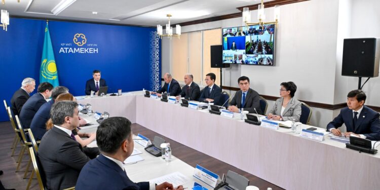 Олжас Бектенов провел совещание с бизнесменами