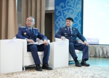 Прокуроры Жетісу провели открытый диалог с молодежью о последствиях легкого заработка