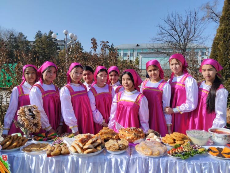 С золотистыми блинами и народным задором провожают зиму жаркентцы