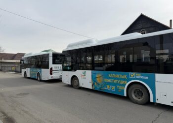 Автобусы «напоминают» о предстоящем референдуме в Жетісу