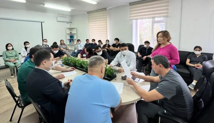 Медики под защитой: разъяснение закона в кардиологическом центре Жетісу