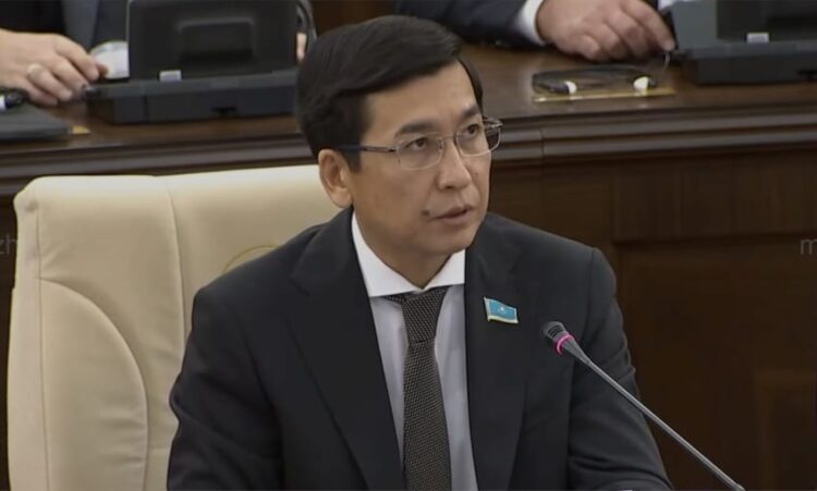 Асхат Аймагамбетов: В регионах активно обсуждают проект новой Конституции