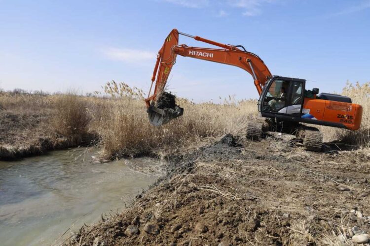 В Коксуском районе «укрощают» старое русло реки Муканши