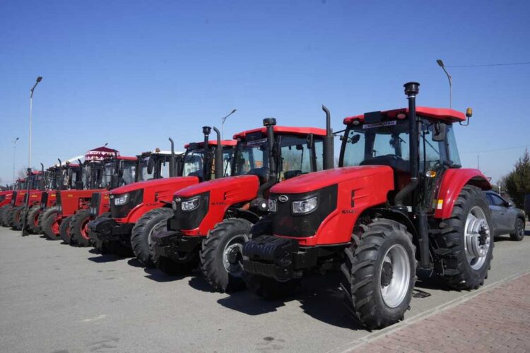 «КазАгроФинанс» вручил жетысуским аграриям ключи от сельхозтехники