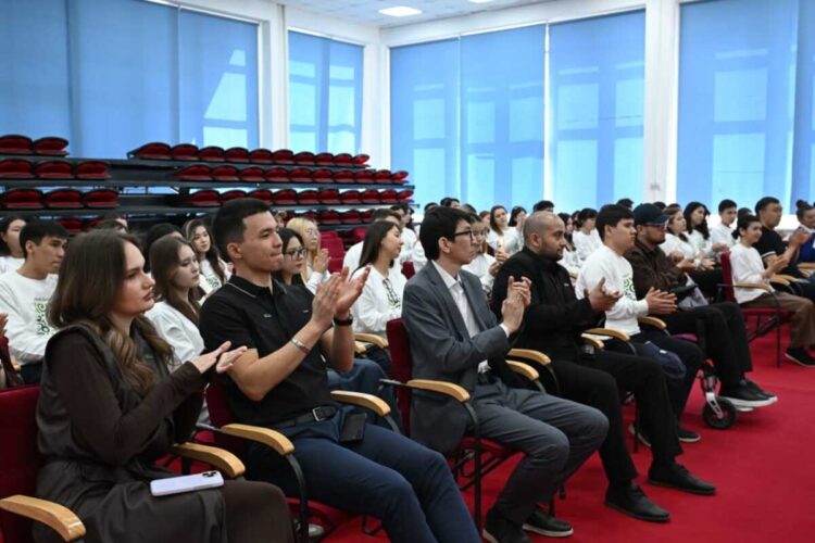 В Талдыкоргане молодежь штурмует мир нейросетей на форуме «Цифровизация и ИИ»