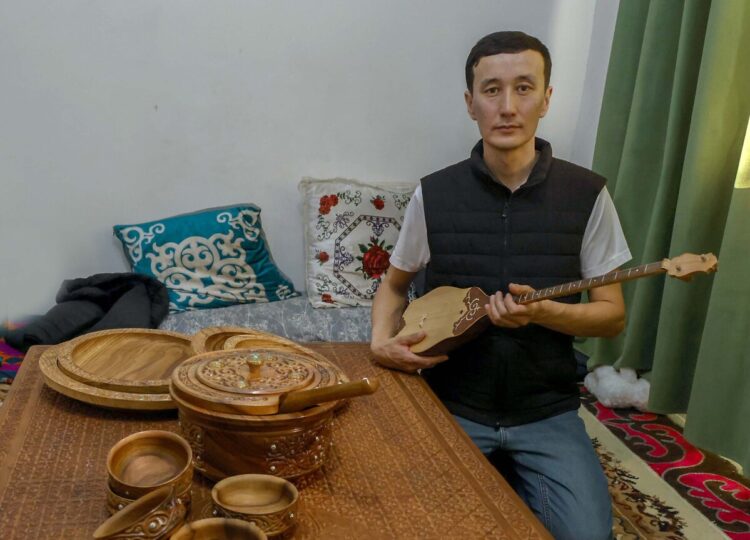 Мастер из Жетісу возрождает традиции казахского ремесла