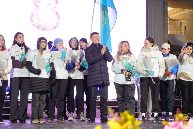 Талдыкорган отметил 8 Марта праздничным концертом и вечерним велопробегом