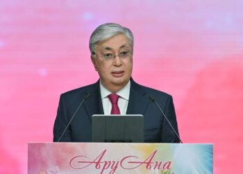 Президент поздравил женщин Казахстана с праздником 8 Марта