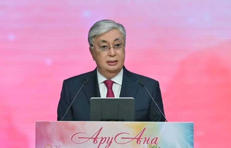 Президент поздравил женщин Казахстана с праздником 8 Марта