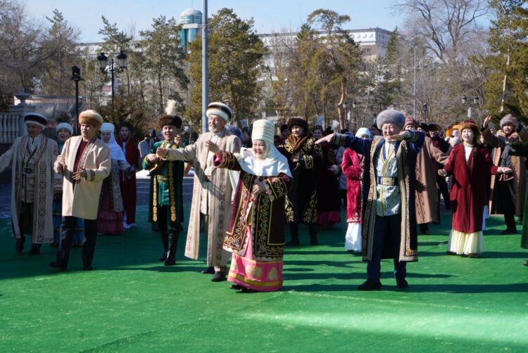 Представители разных этносов Жетiсу открыли декаду Наурыза праздником Көрісу
