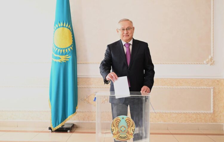 Бейбит Исабаев проголосовал на референдуме по принятию новой Конституции