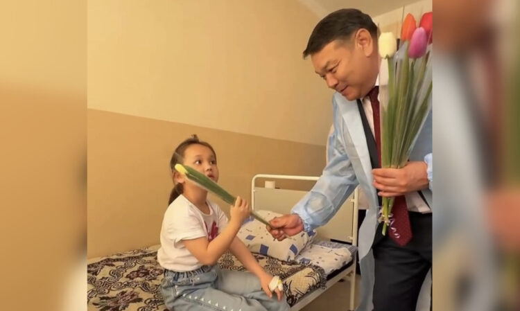 Праздник, который лечит: в Сарканском районе поздравили пациенток с 8 Марта