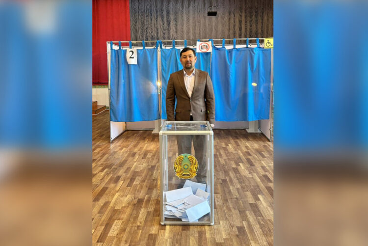 На участке референдума в Сарканском районе — Мукагали Макатаев