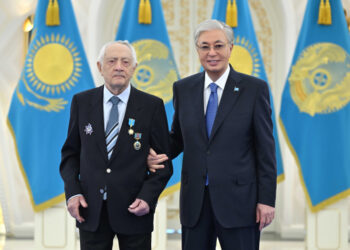 Токаев наградил альпиниста Ерванда Ильинского высшей государственной наградой