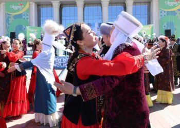 Бейбит Исабаев поздравил жетысусцев с праздником «Көрісу күні – Амал мерекесі»