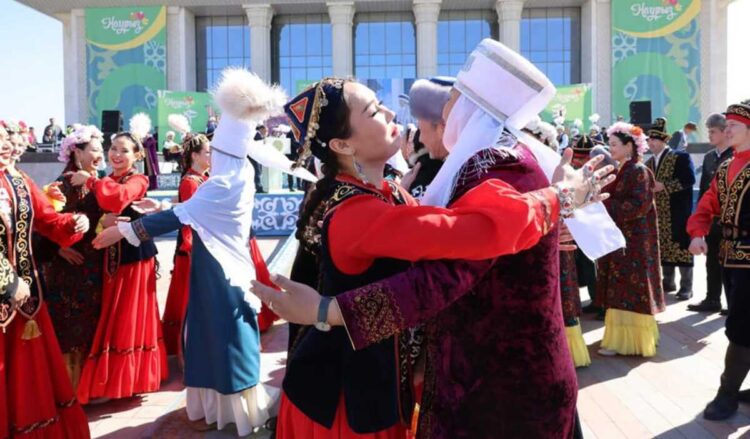 Бейбит Исабаев поздравил жетысусцев с праздником «Көрісу күні – Амал мерекесі»