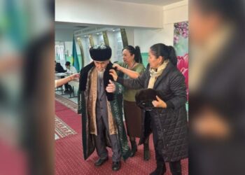 В Каратальском районе на референдуме проголосовал 100-летний аксакал