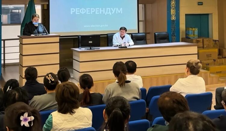 Разъяснительную работу по референдуму провели с медиками Талдыкоргана