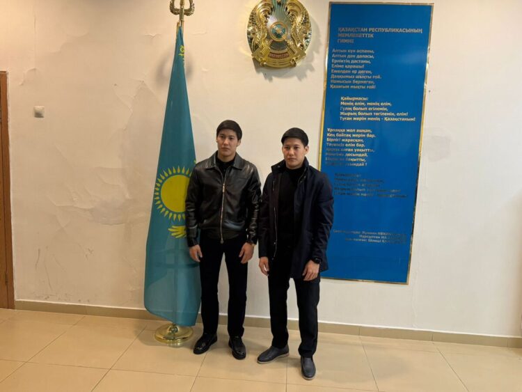 Братья-близнецы Самат и Санат Сарсенулы выполнили свой гражданский долг