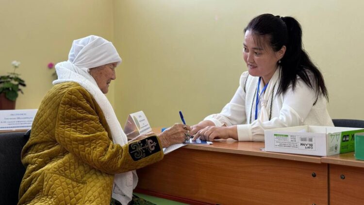 Голос мудрости: 105-летняя жительница Жаркента приняла участие в референдуме
