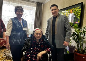 100-летняя труженица тыла из Каратальского района проголосовала на дому