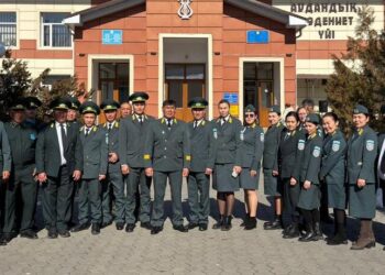 Сотрудники Жонгар-Алатауского нацпарка пришли на референдум единым коллективом