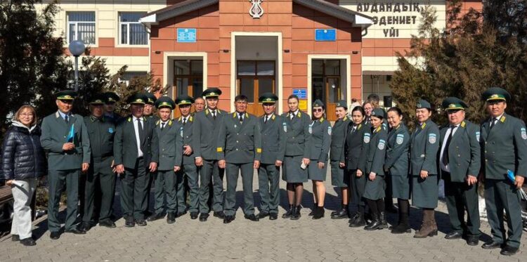 Сотрудники Жонгар-Алатауского нацпарка пришли на референдум единым коллективом