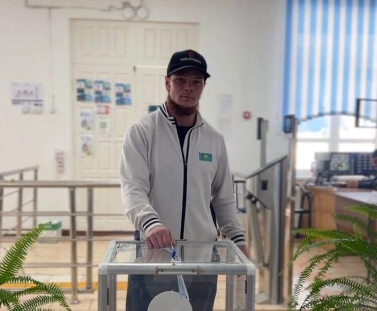 Чемпион по тяжелой атлетике призвал жителей Текели активно участвовать в референдуме