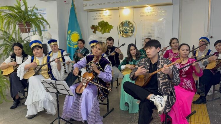 Домбра-party «Ұлы дала үні» организовали на одном из участков в Текели