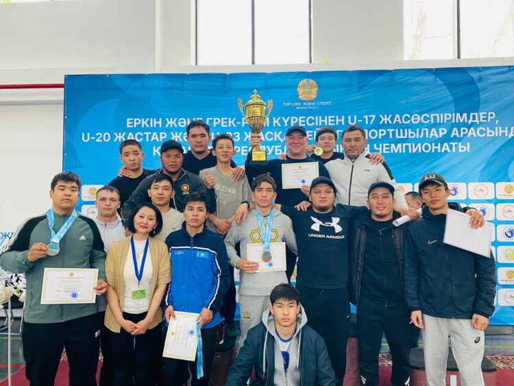 Команда Жетісу по сурдо вольной борьбе победила на чемпионате страны