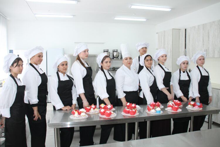 Будущие повара испытали себя на мастер-классе в Бастобе