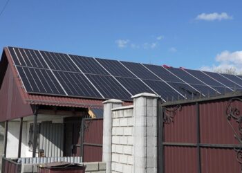 Житель Талдыкоргана запустил домашнюю солнечную электростанцию