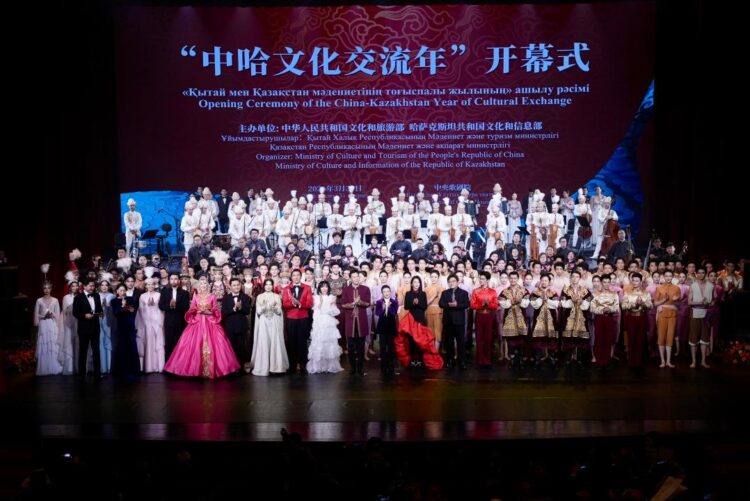 Казахстан и Китай открыли Перекрестный год культуры ярким гала-концертом в Пекине