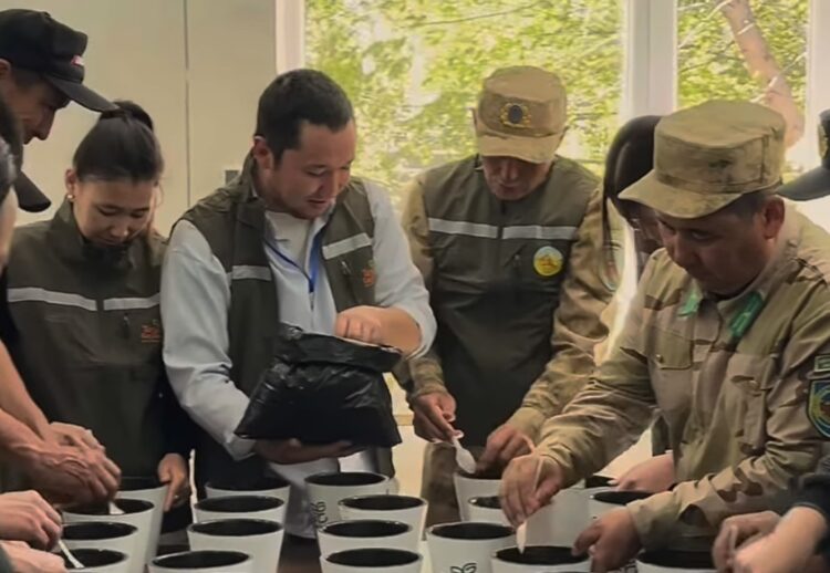 «Таза Қазақстан»: экологи нацпарка «Алтынемель» высадили шаган