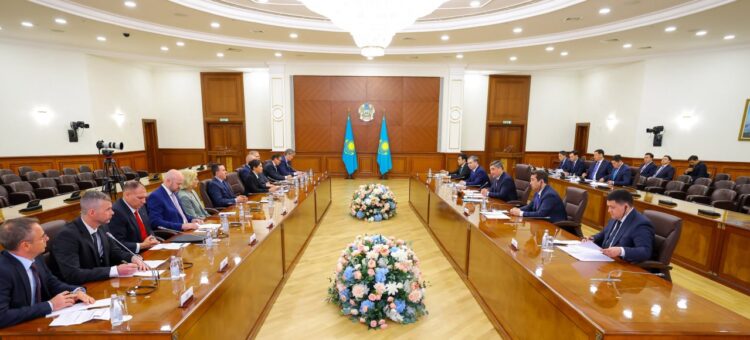 Олжас Бектенов провел встречу с мировыми производителями сельхозтехники