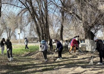 Жители Ескельдинского района вышли на субботник