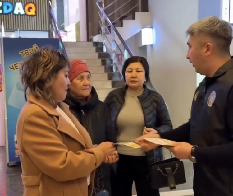 Как не стать жертвой обмана, рассказали полицейские Жетісу