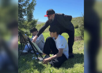 Международный мастер-класс для молодых художников прошел в Сарканском районе