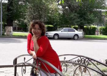 Один из дворов Талдыкоргана стал цветущим и дружным благодаря председателю ОСИ