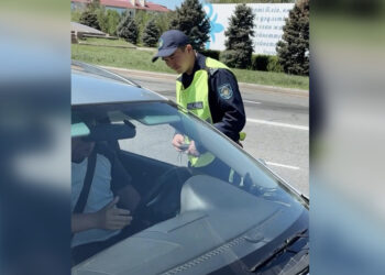 Экологи Жетісу проверяют чистоту выхлопных газов на дорогах