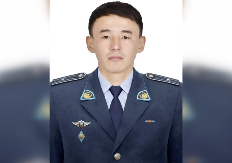 Полицейский спас человека после смены в Панфиловском районе