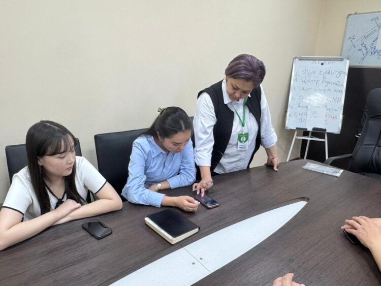 Цифровые навыки для всех: почти 700 казахстанцев обучились в ЦОНах за месяц