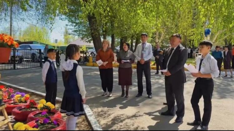 Школьники Ескельдинского района открыли новый экоуголок